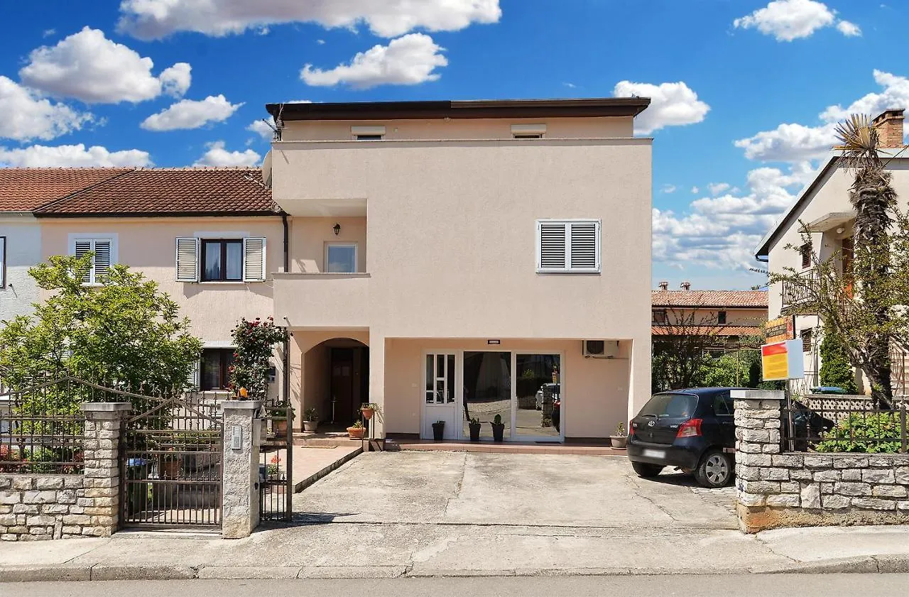 Apartments Milka 2074 Porec Croatia