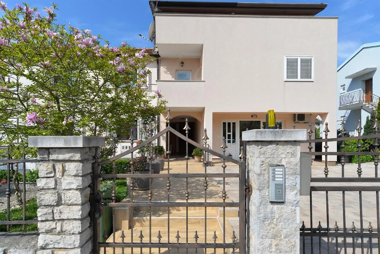 Apartments Milka 2074 Porec