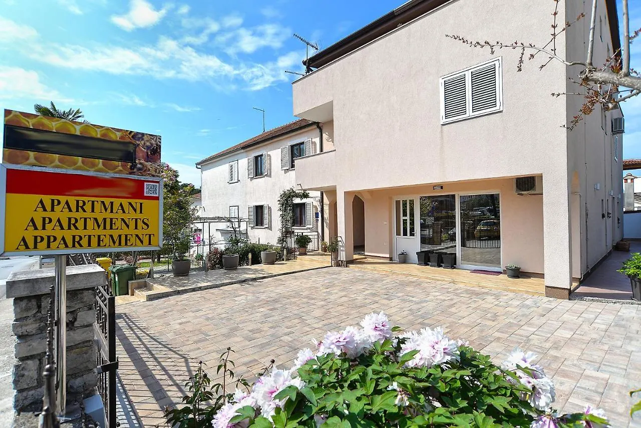 Apartments Milka 2074 Porec 0*,  Croatia