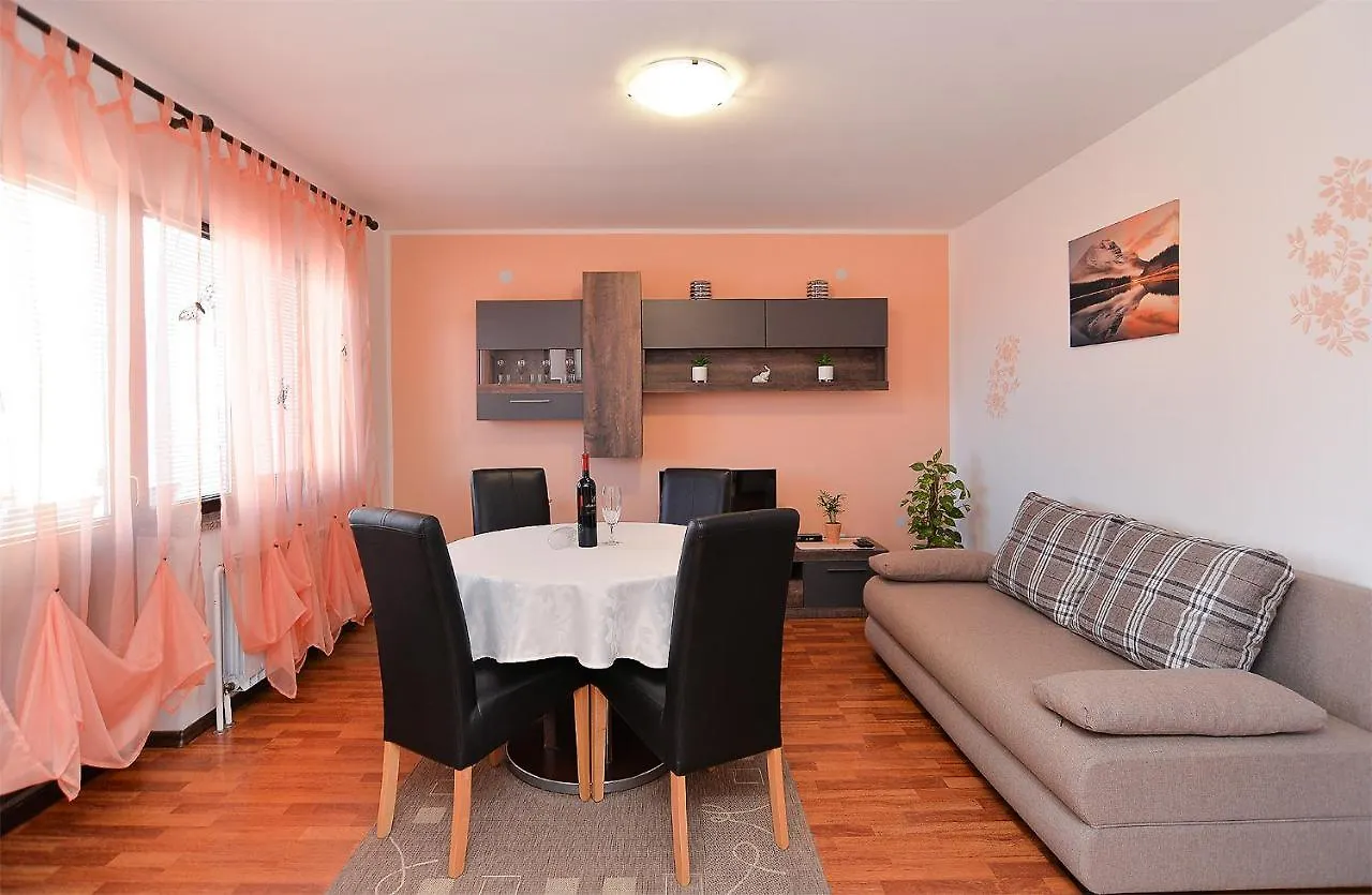 Apartments Milka 2074 Porec