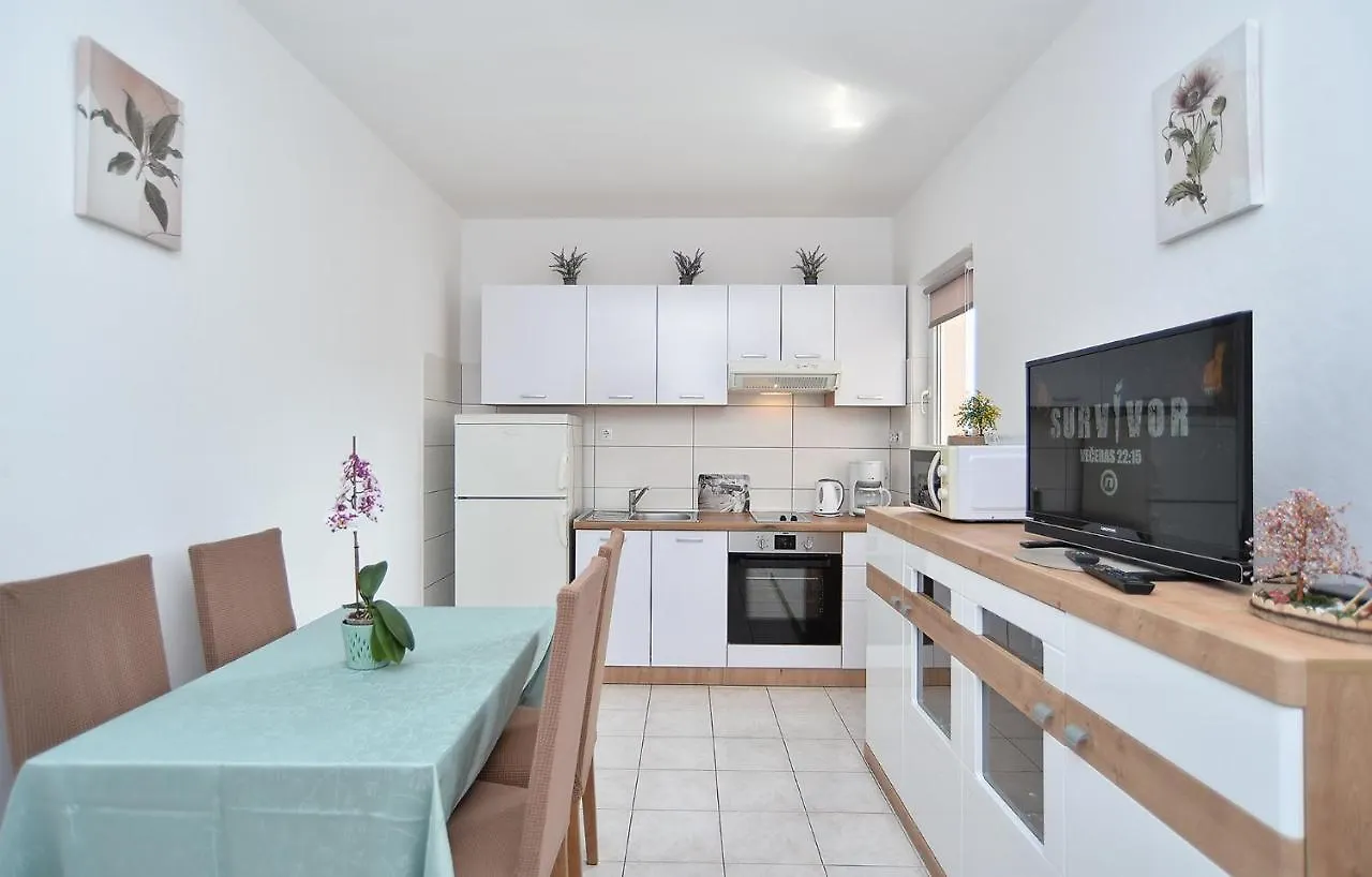 Apartments Milka 2074 Porec