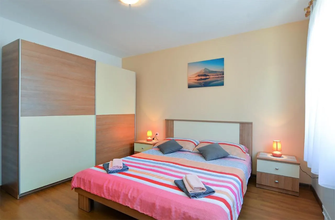 Apartments Milka 2074 Porec