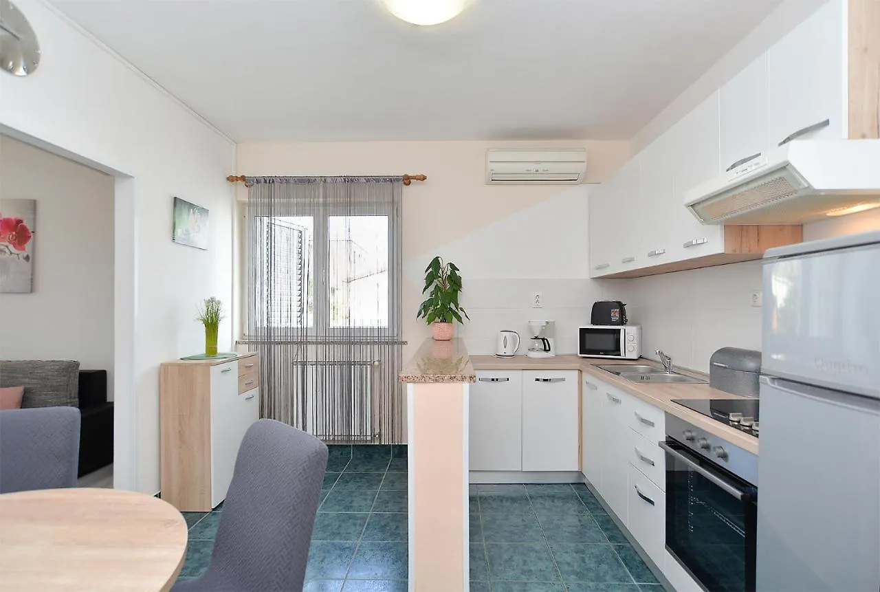Apartments Milka 2074 Porec