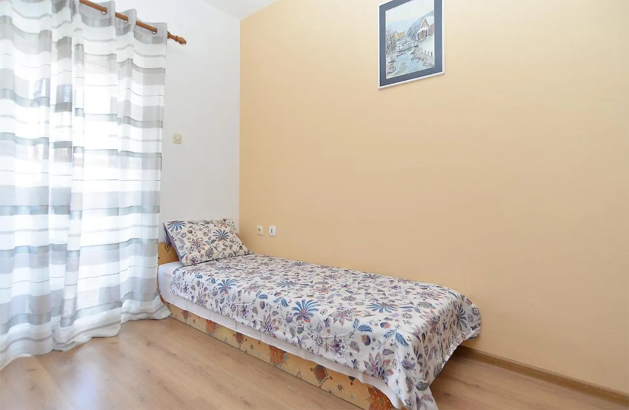 Apartments Milka 2074 Porec