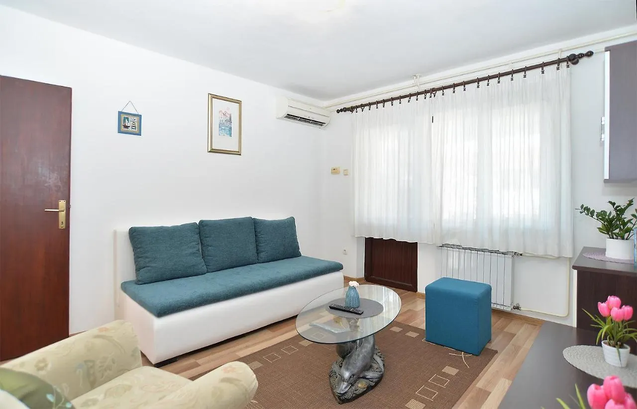 Apartments Milka 2074 Porec 0*,