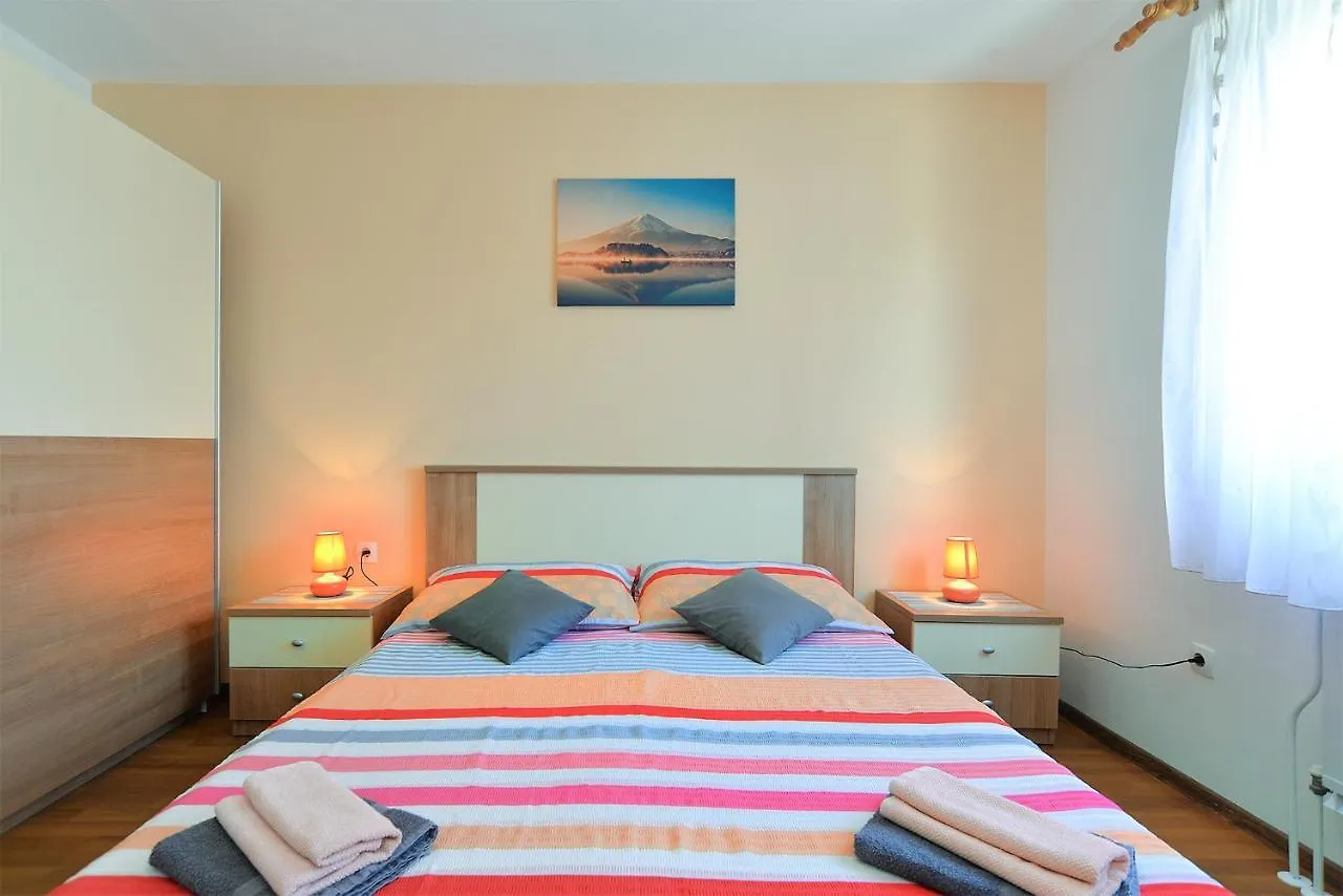Apartments Milka 2074 Porec