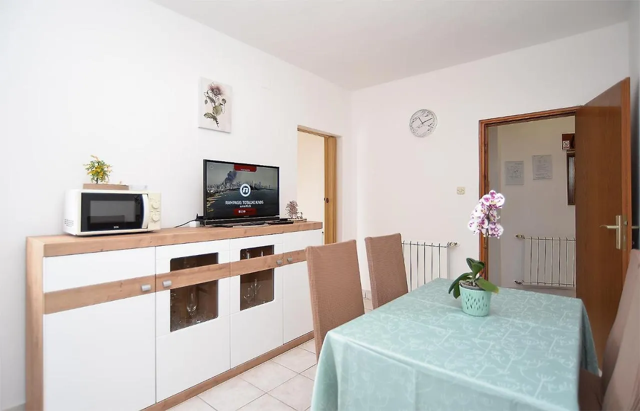 Apartments Milka 2074 Porec Croatia