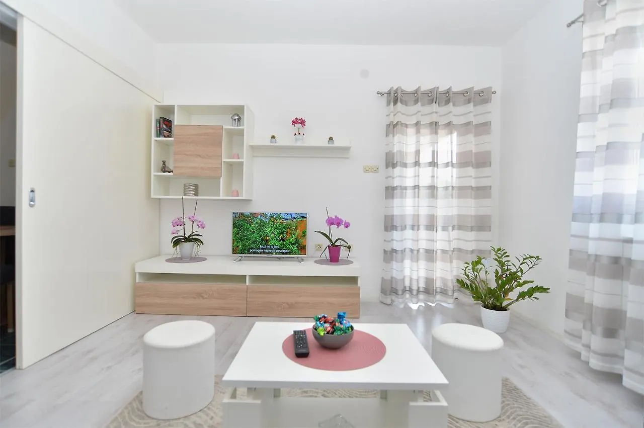 Apartments Milka 2074 Porec