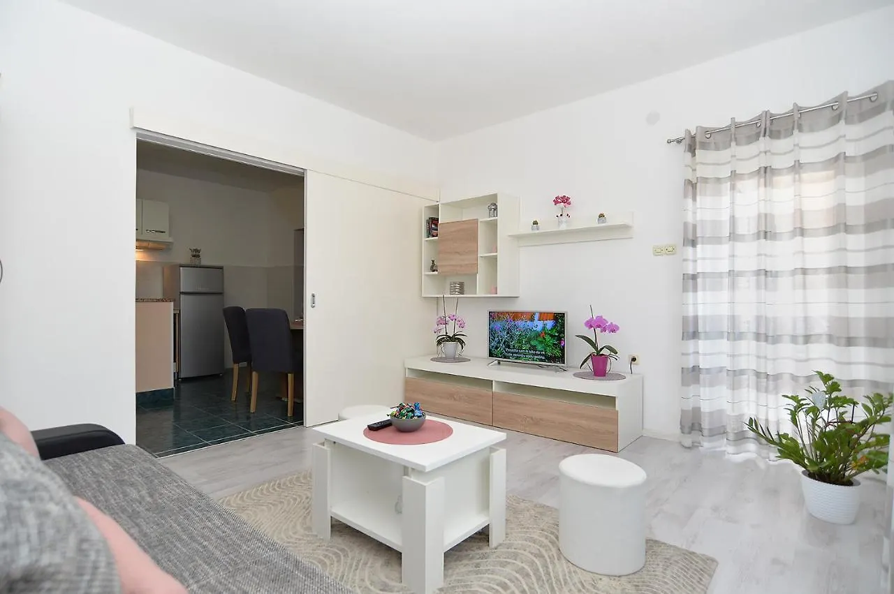 Apartments Milka 2074 Porec