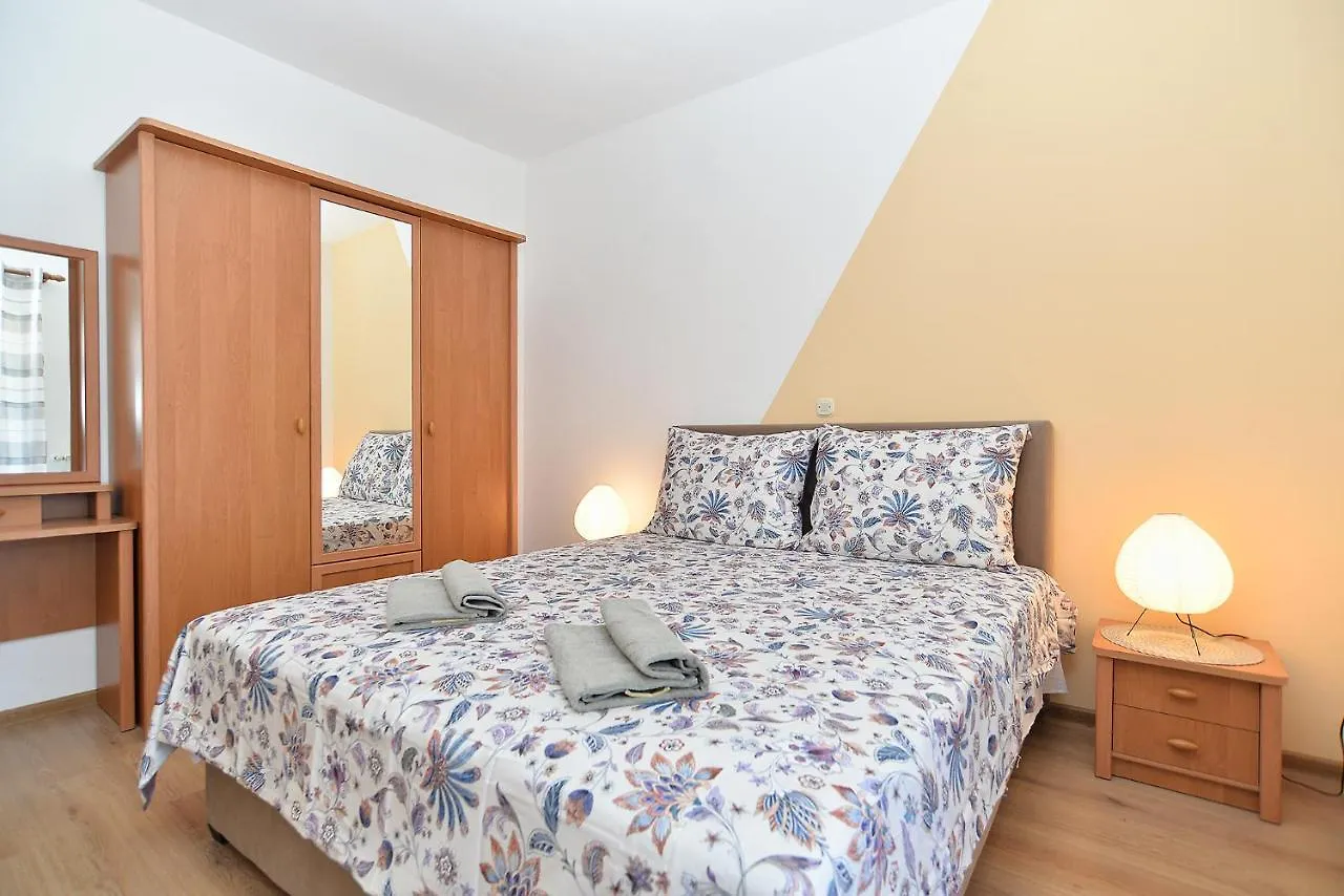 Apartments Milka 2074 Porec