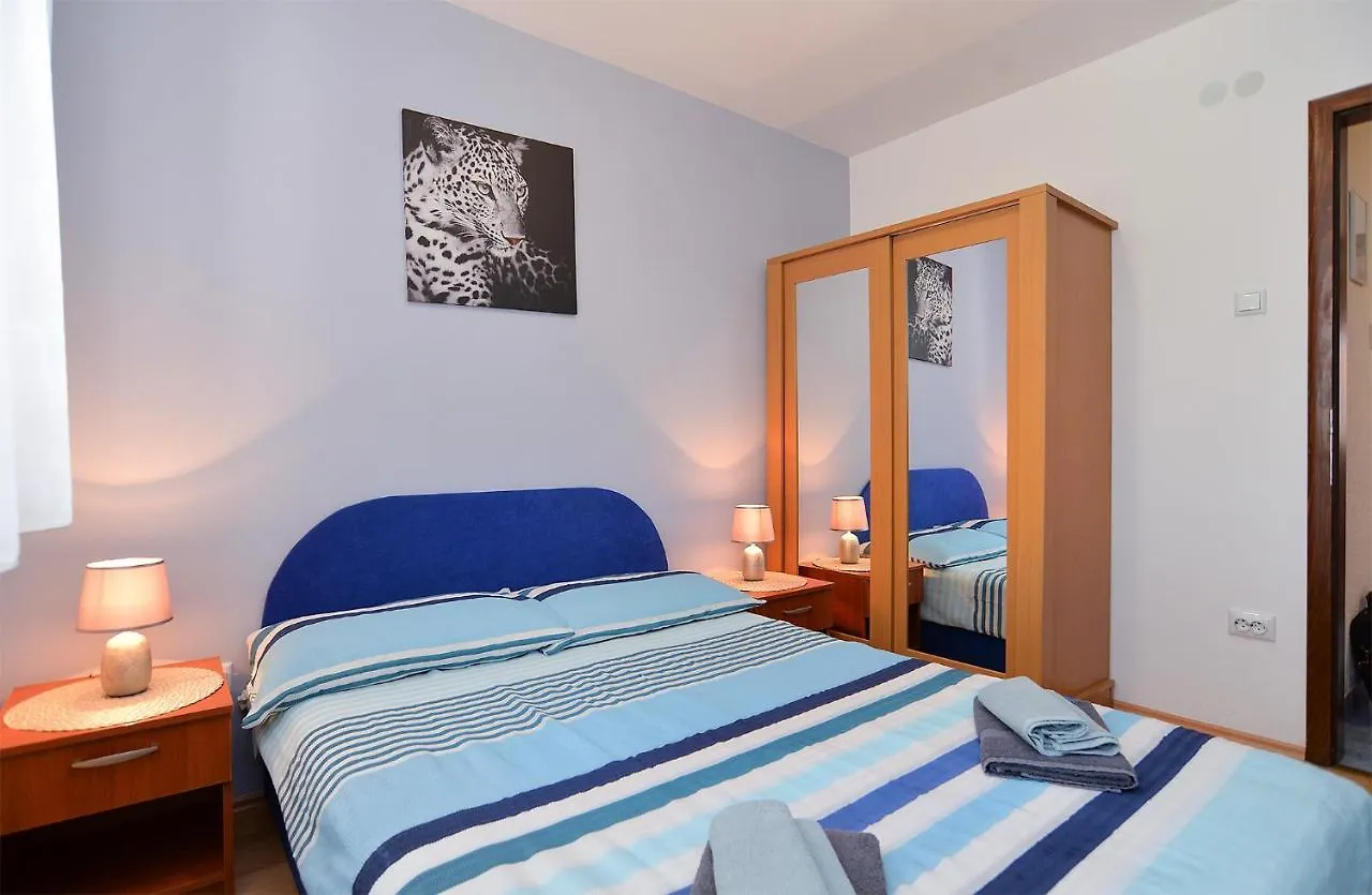 Apartments Milka 2074 Porec