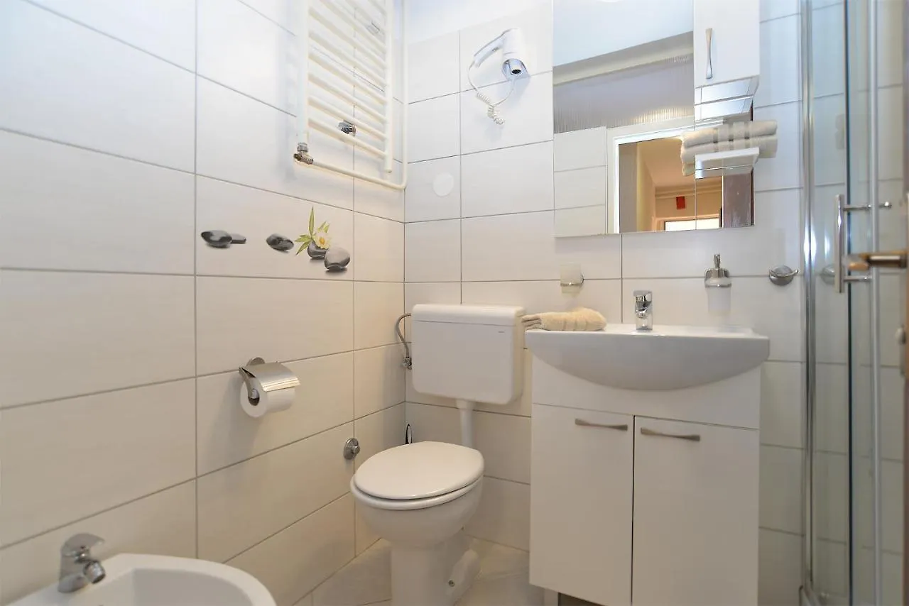 Apartments Milka 2074 Porec