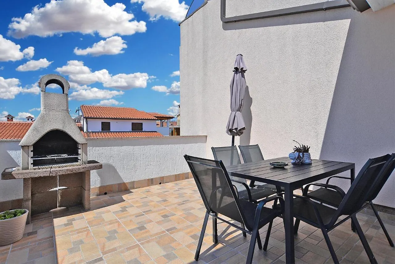 Apartments Milka 2074 Porec 0*,
