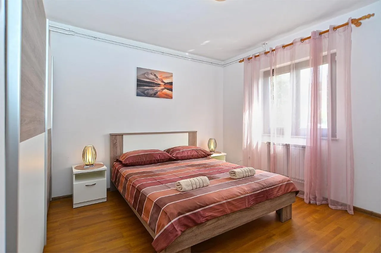 Apartments Milka 2074 Porec