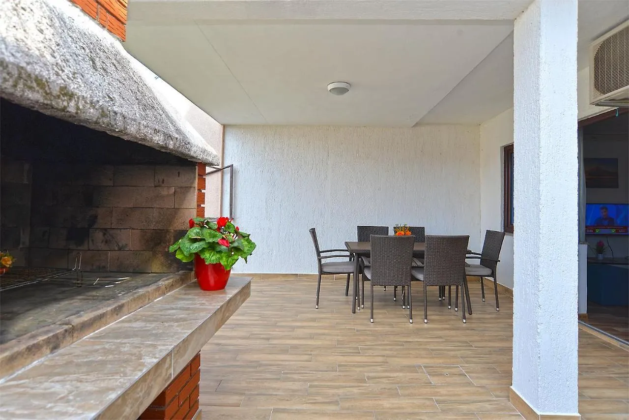 Apartments Milka 2074 Porec