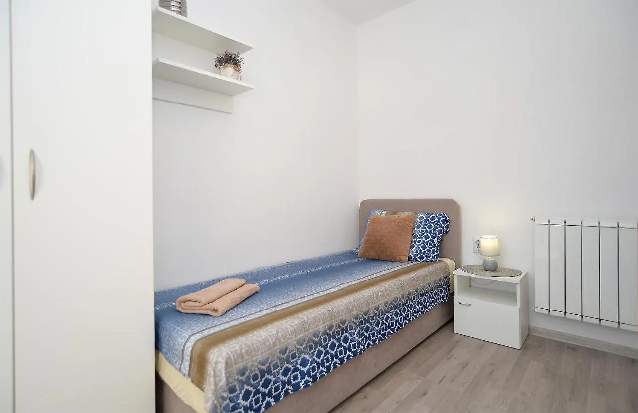 Apartments Milka 2074 Porec Croatia
