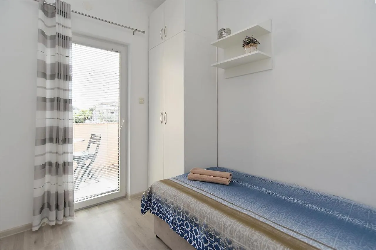 Apartments Milka 2074 Porec