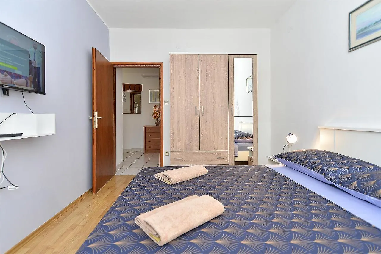 Apartments Milka 2074 Porec
