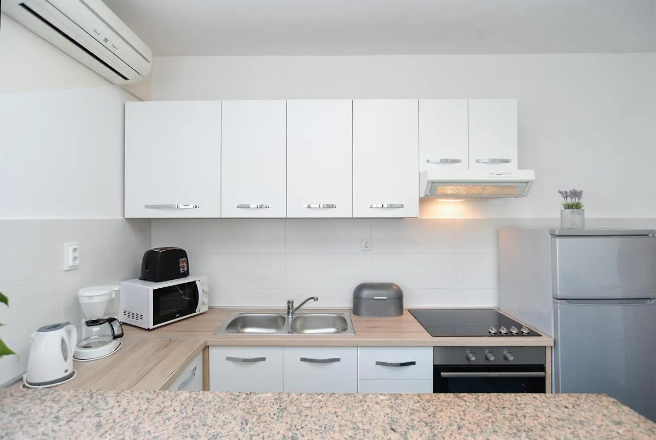 Apartments Milka 2074 Porec