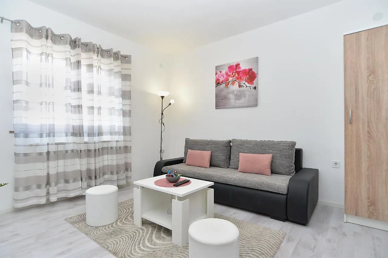 Apartments Milka 2074 Porec