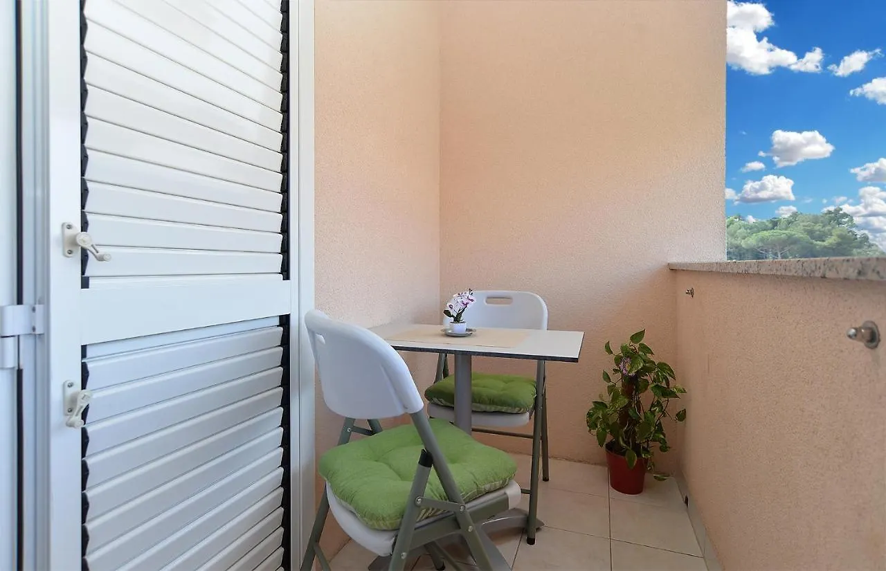 Apartments Milka 2074 Porec