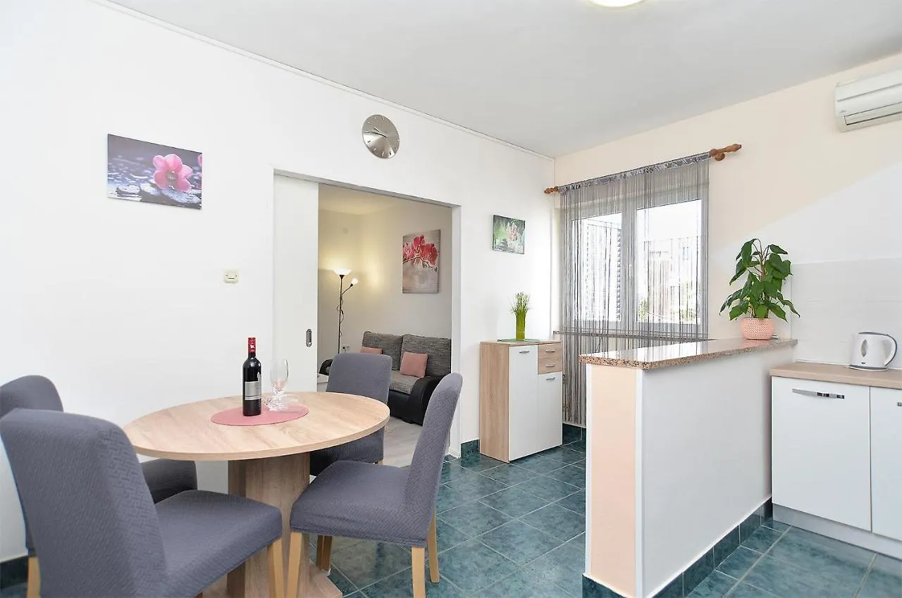Apartments Milka 2074 Porec