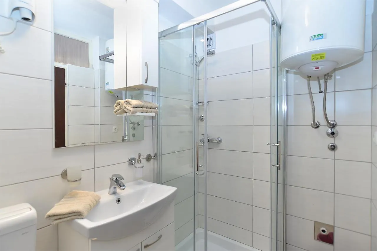 Apartments Milka 2074 Porec