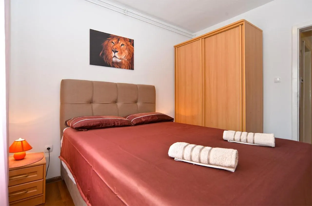 Apartments Milka 2074 Porec 0*,  Croatia