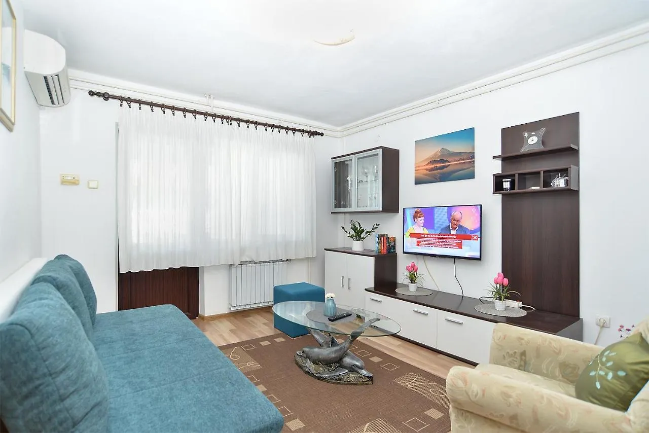 Apartments Milka 2074 Porec 0*,  Croatia
