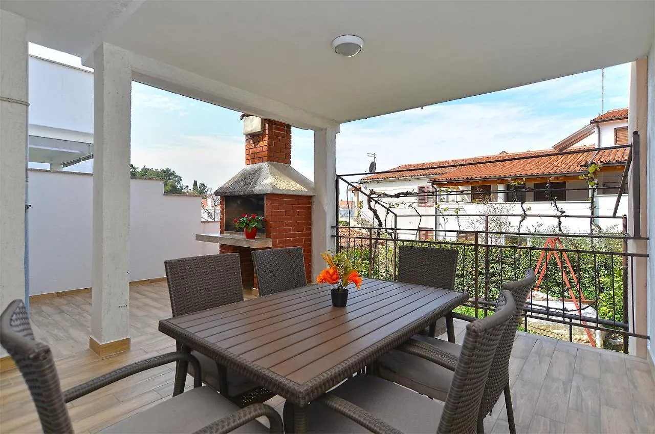 Apartments Milka 2074 Porec