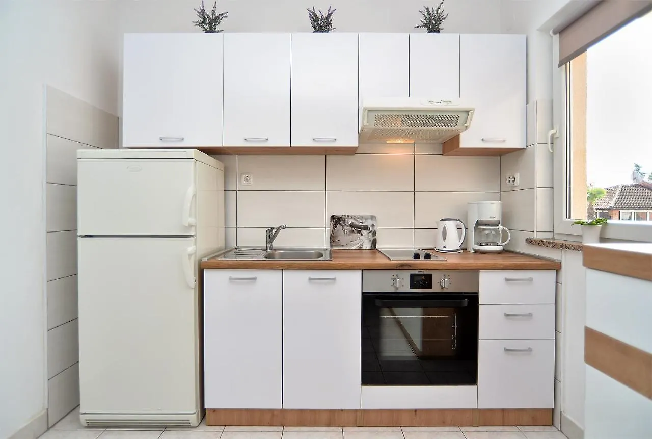 Apartments Milka 2074 Porec 0*,  Croatia