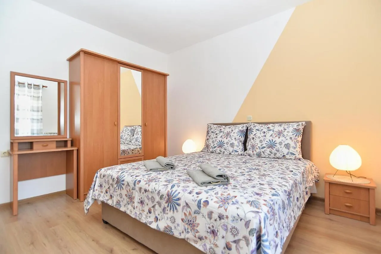 Apartments Milka 2074 Porec