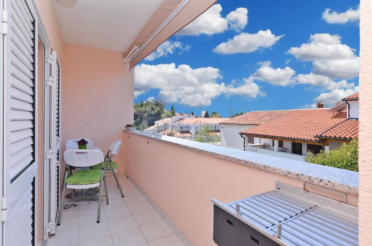 Apartments Milka 2074 Porec