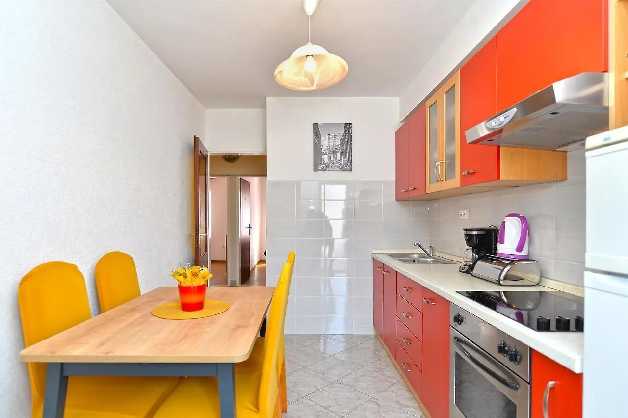 Apartments Milka 2074 Porec 0*,  Croatia