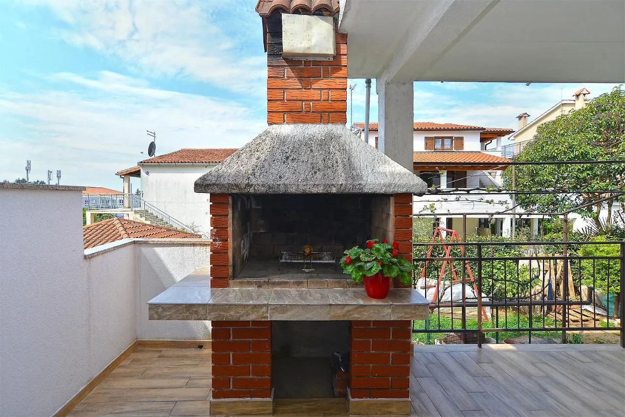 Apartments Milka 2074 Porec 0*,